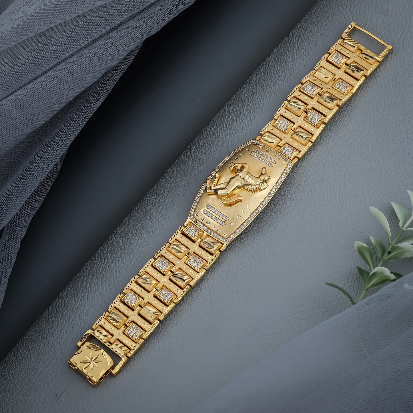 Gold Plated Bracelet with Embossed Horse Motif and Diamond-Patterned Links"