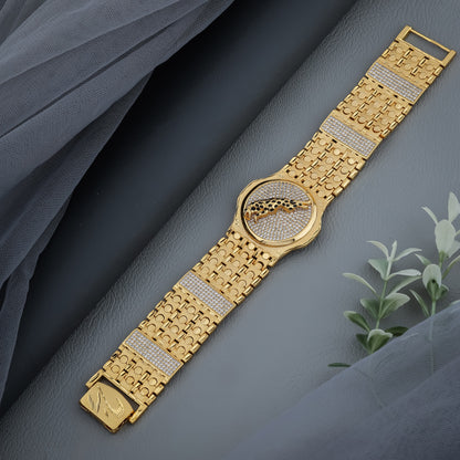 Gold Plated Bracelet with Diamond-Encrusted Cheetah Motif and Textured Link Design"