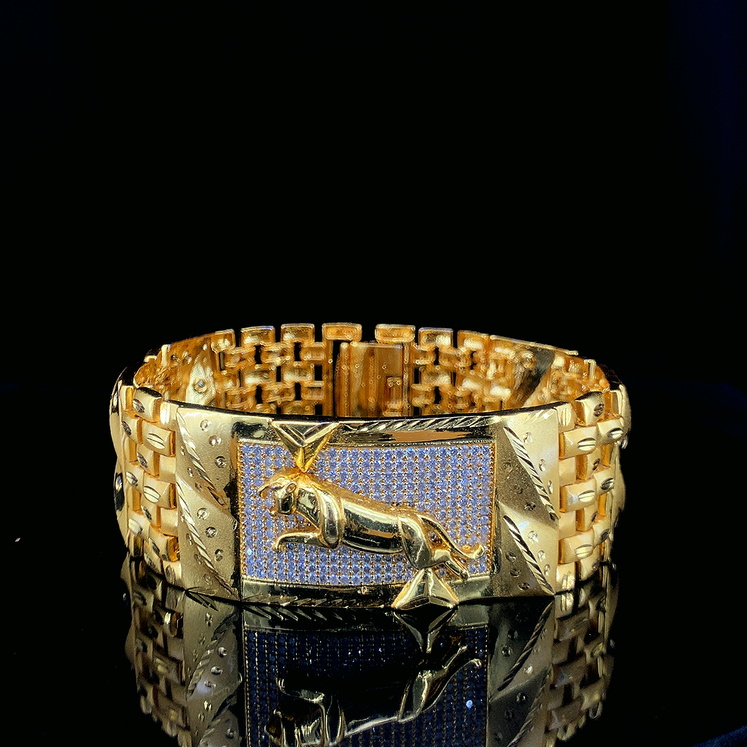 Luxury Gold Link Gold Plated Bracelet with Leopard Design"