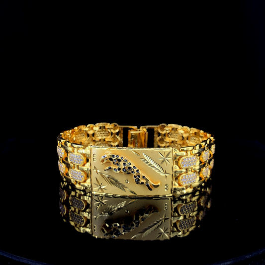 Majestic Lion Head Gold Plated Bracelet with Diamond-Studded Links – Royal Design