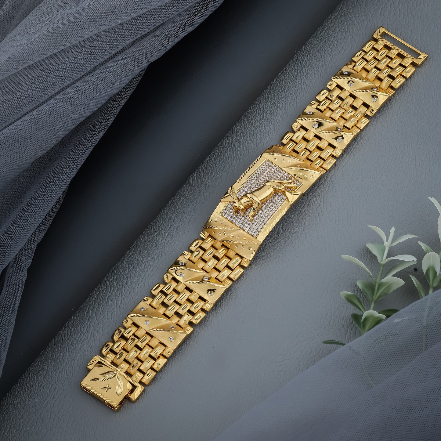 Luxury Gold Link Gold Plated Bracelet with Leopard Design"
