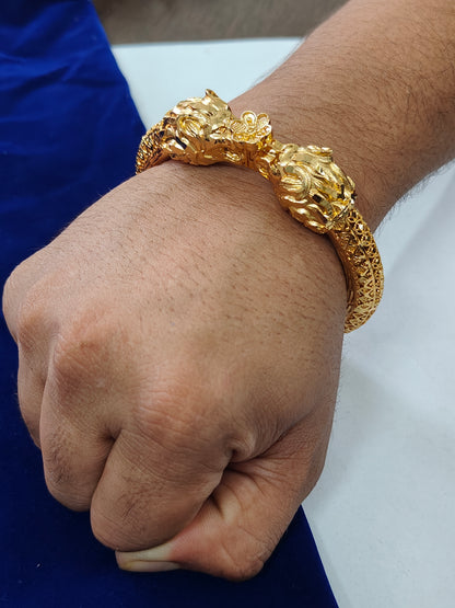 Twin Lion Head Gold Bracelet: A simple, direct title for retail or cataloging