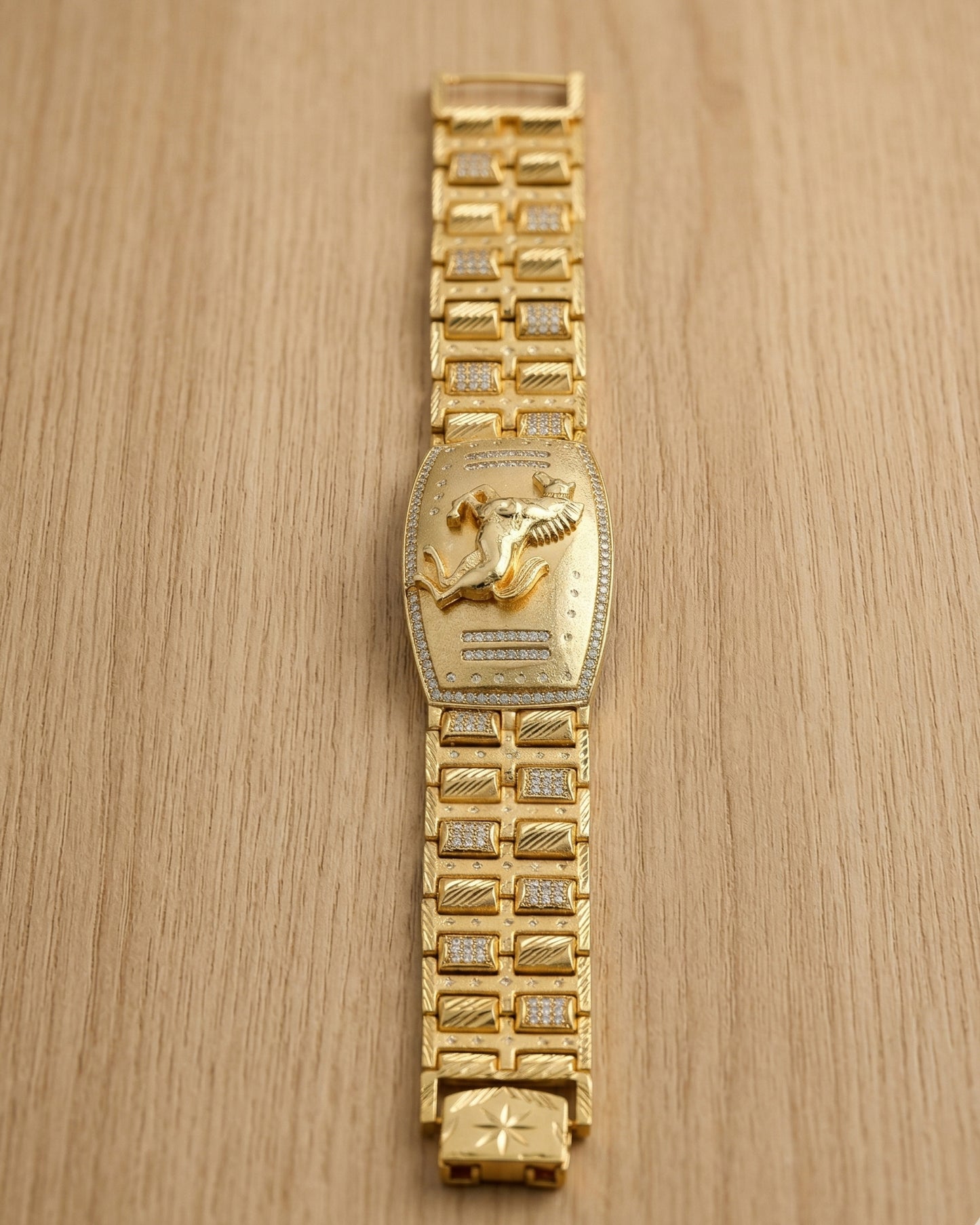 Gold Plated Bracelet with Embossed Horse Motif and Diamond-Patterned Links"
