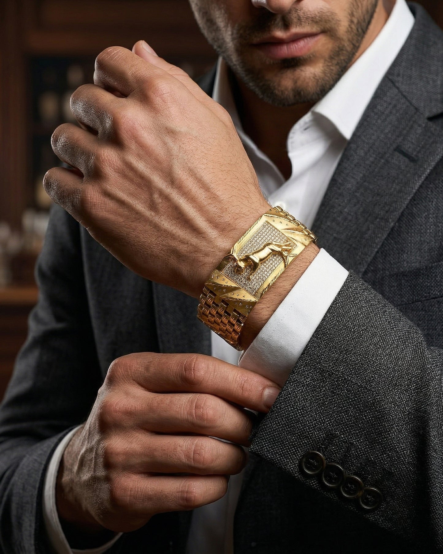 Luxury Gold Link Gold Plated Bracelet with Leopard Design"