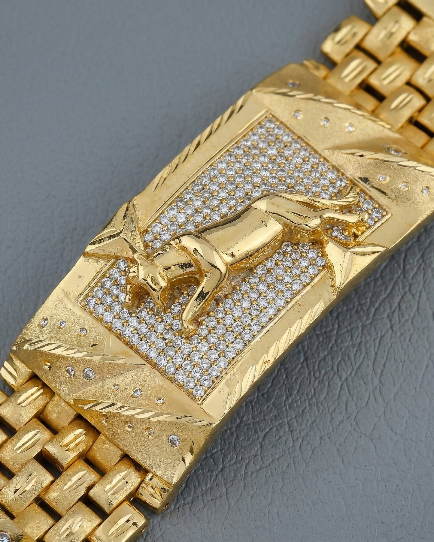Luxury Gold Link Gold Plated Bracelet with Leopard Design"