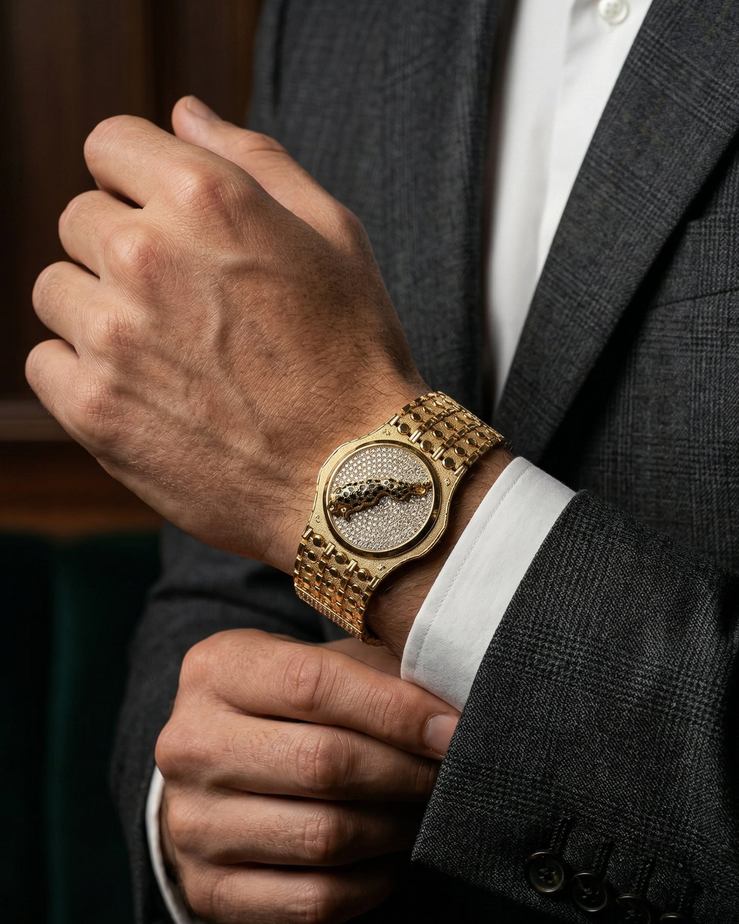 Gold Plated Bracelet with Diamond-Encrusted Cheetah Motif and Textured Link Design"